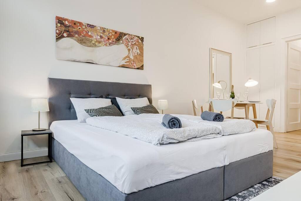 Studio Mala Strana - Prague Historical Center Екстер'єр фото