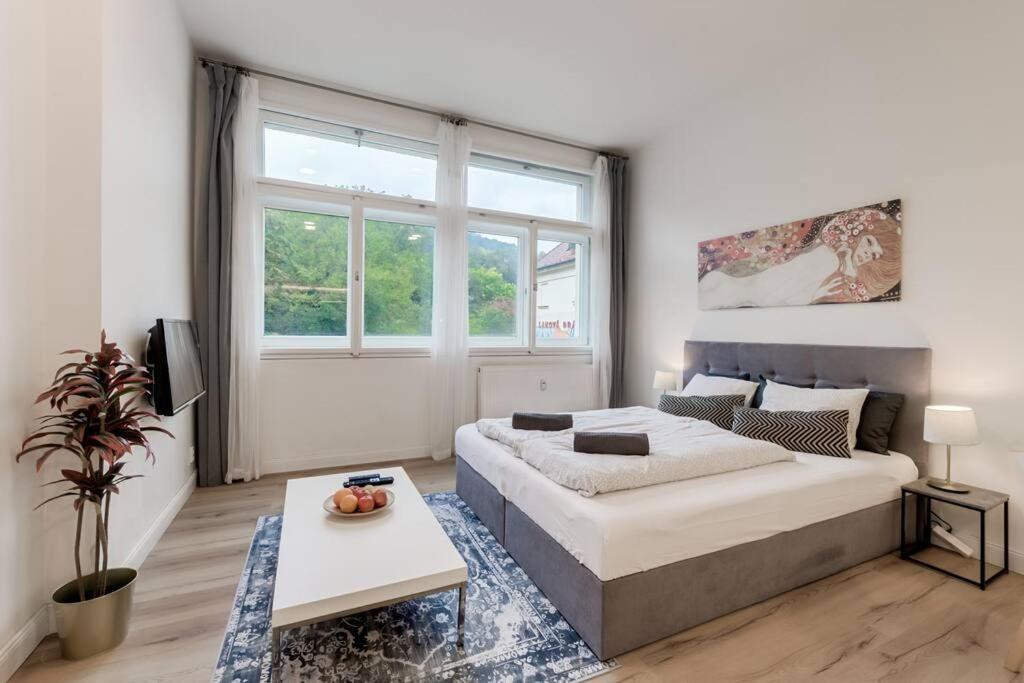 Studio Mala Strana - Prague Historical Center Екстер'єр фото